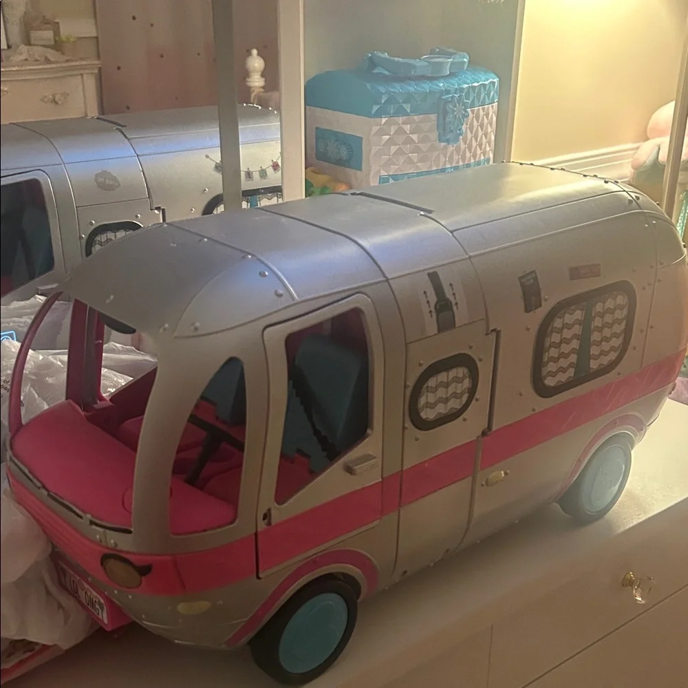 L.O.L. Surprise! Silver and Pink Camper Van